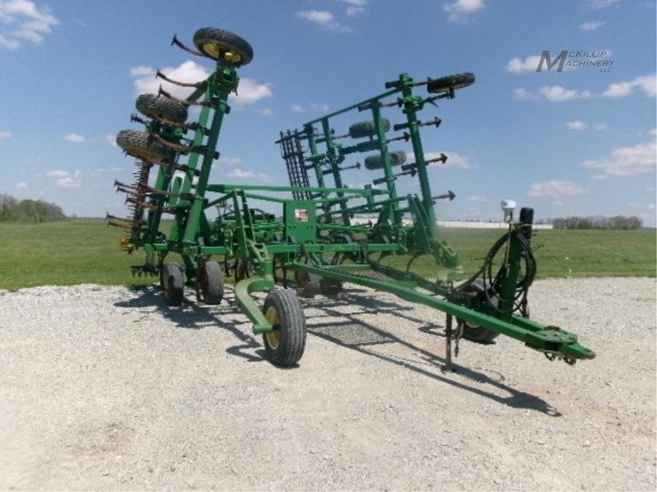 2003-john-deere-2210-image-3