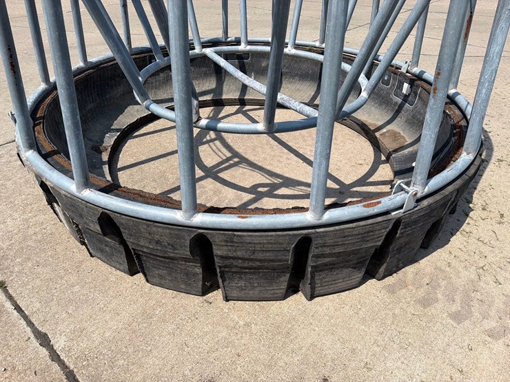 8-1/2ft-round-bale-feeder-image-7