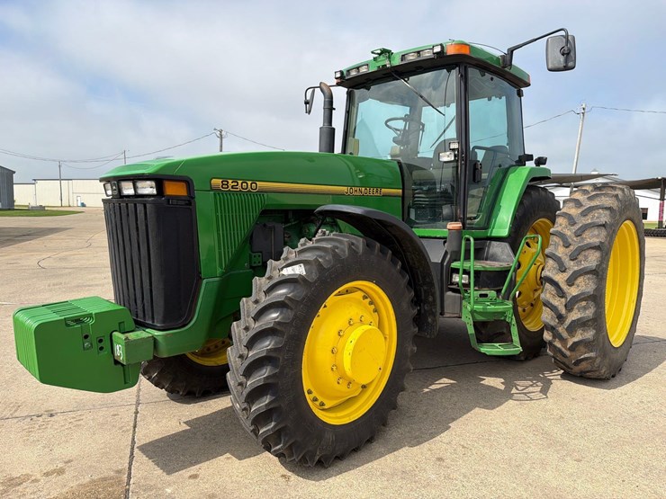 john-deere-8200-image-28