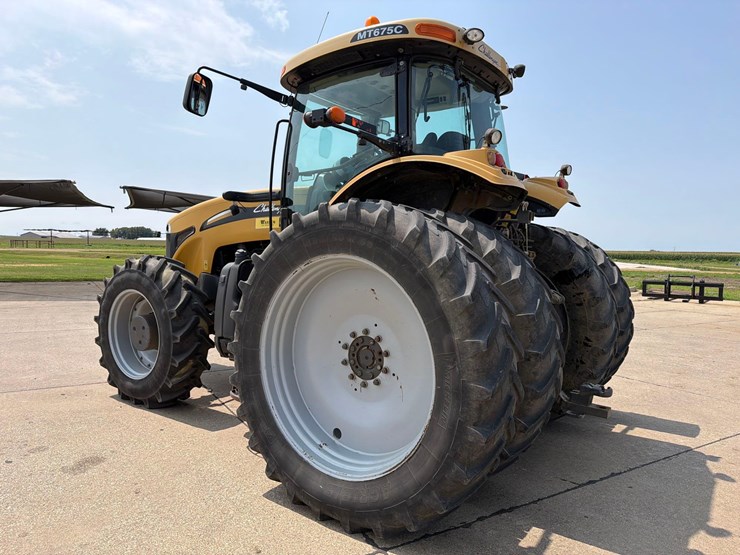 2011-challenger-mt675c-image-6
