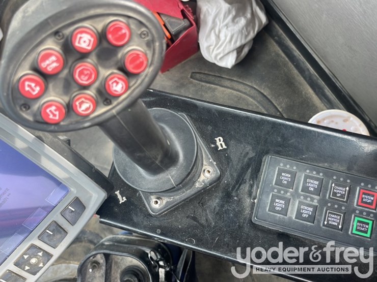 2018-freightliner-114sd-image-11
