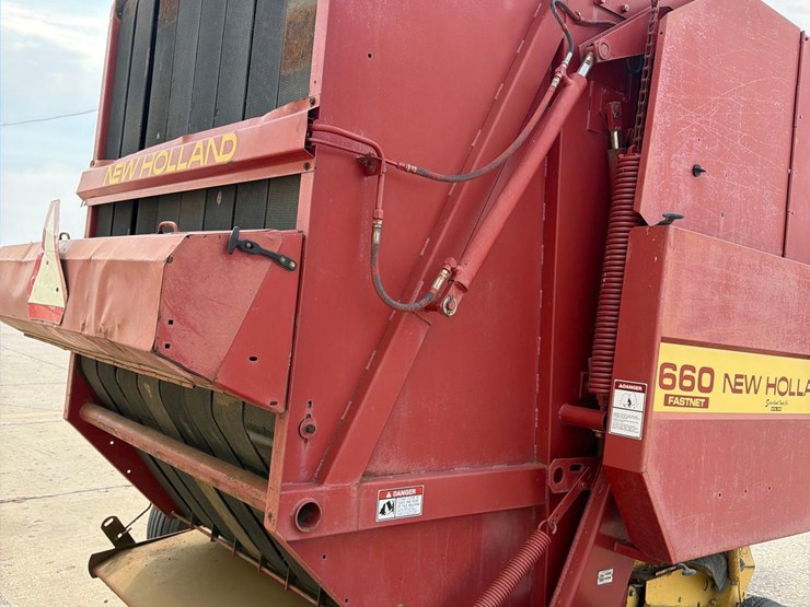 new-holland-660-image-29