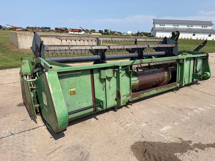john-deere-216-image-1
