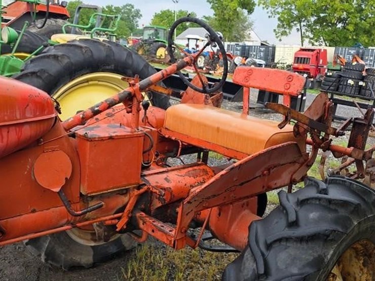 allis-chalmers-ca-tractor-w/cultivators-(runs)-image-16