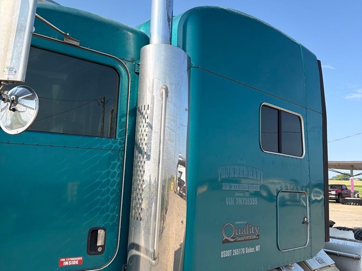 2007-peterbilt-379-image-16