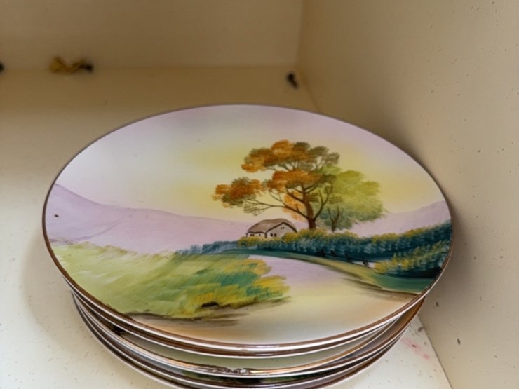 pottery,-decorative-plates-image-2