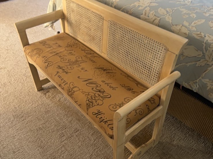 sitting-bench-for-foot-of-bed-image-5