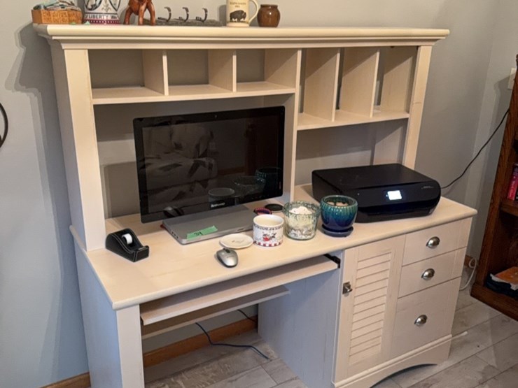 large-office-desk,-nice-shape,-modern-color-image-1