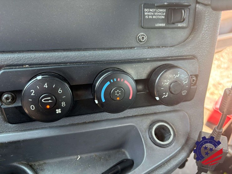 2016-freightliner-cascadia-113-image-58