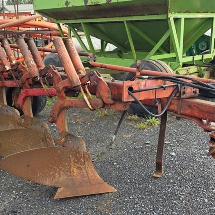 INTERNATIONAL 720