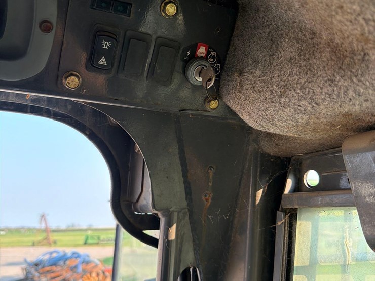 new-holland-l150-image-29