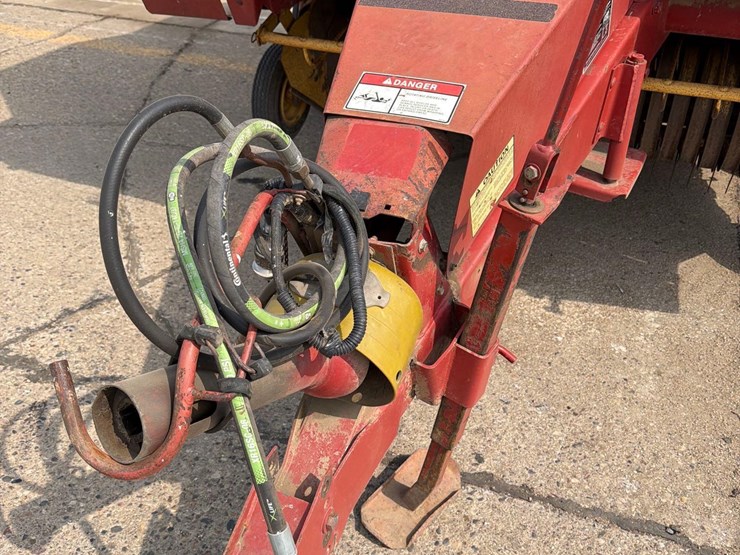new-holland-660-image-13