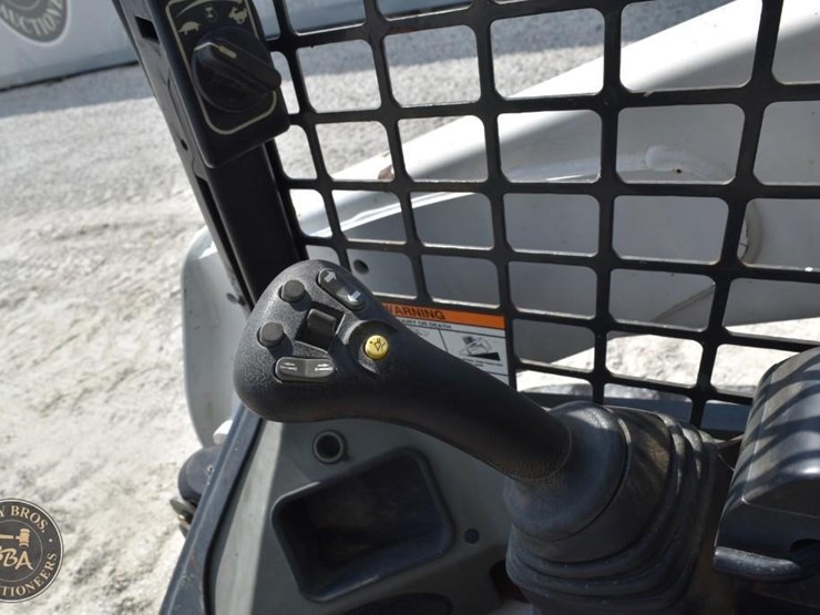 2016-bobcat-t740-image-40