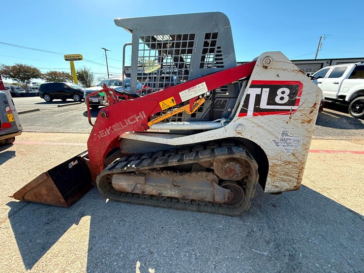 2019-takeuchi-tl8-image-1