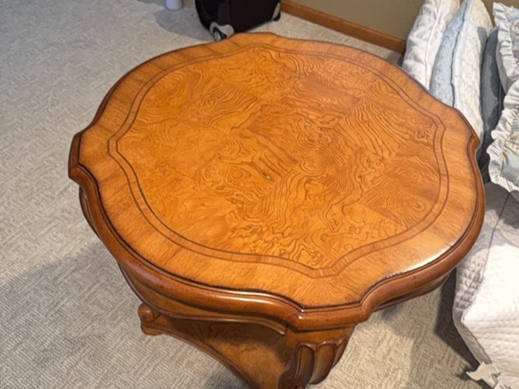 end-table,-nice-shape-image-10