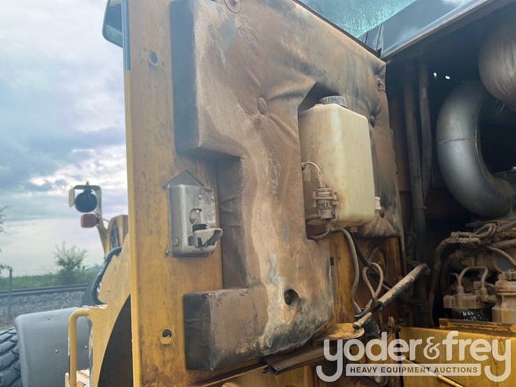 2014-deere-624k-image-56