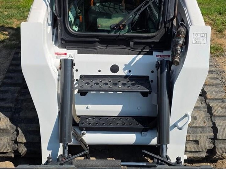 2010-bobcat-t300-image-37