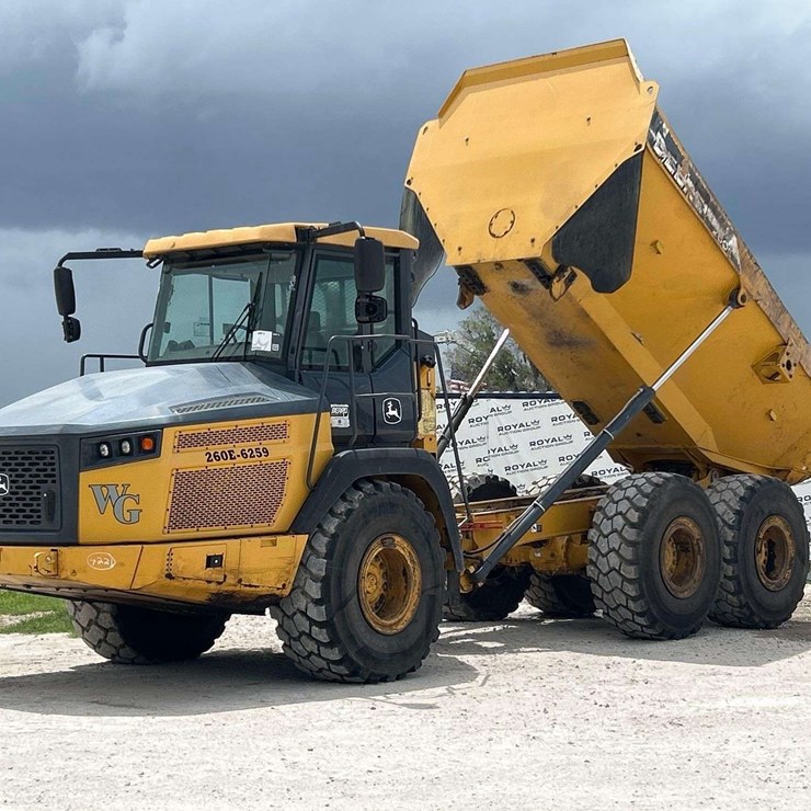 DEERE 260E