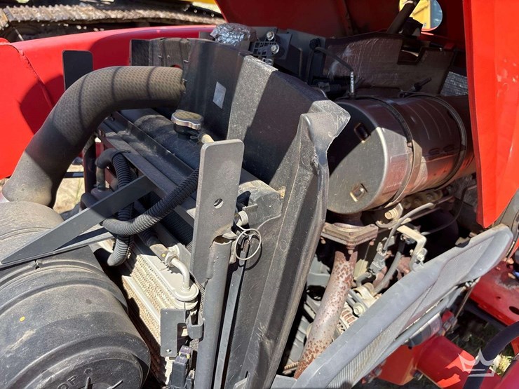 2021-kubota-l4701d-image-44