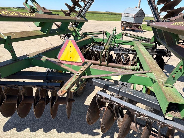 john-deere-630-image-22