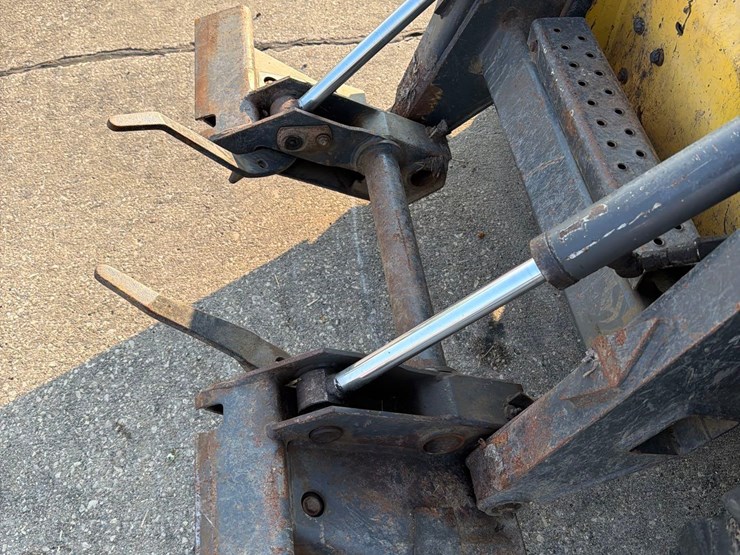 new-holland-l150-image-17