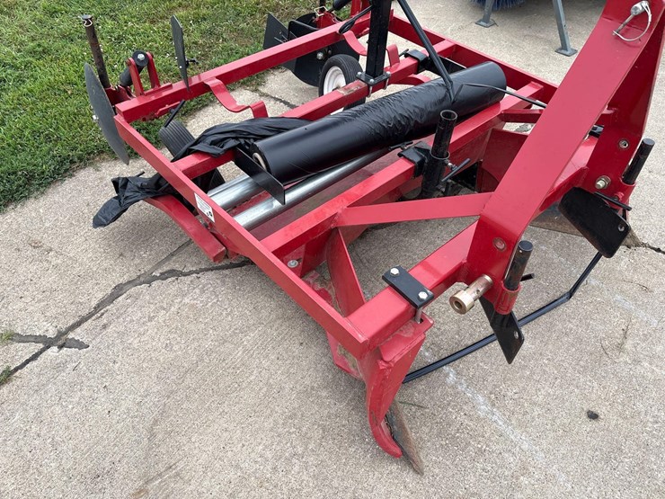 3pt-compact-raised-bed-mulch-layer-image-9