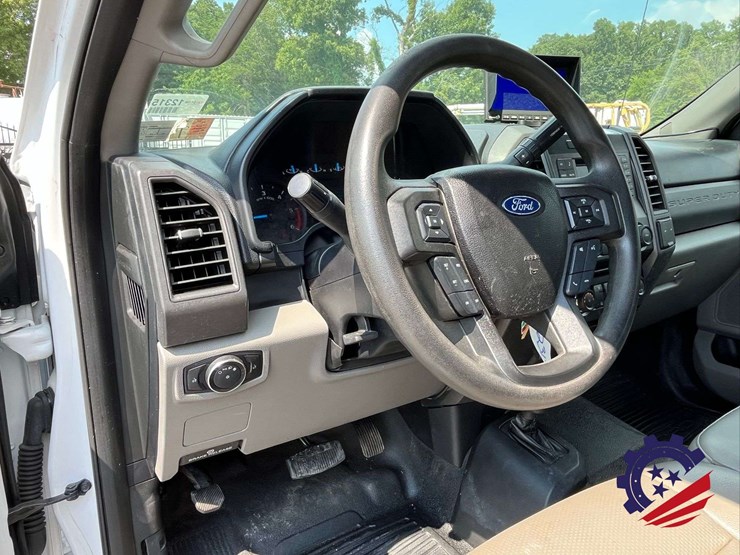 2017-ford-f550-xl-image-56