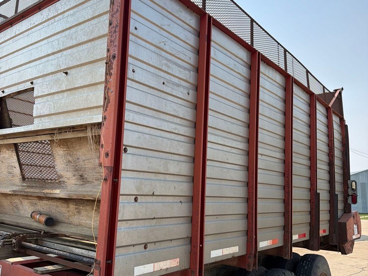 h&s-18ft-rear-unload-silage-wagon-image-14