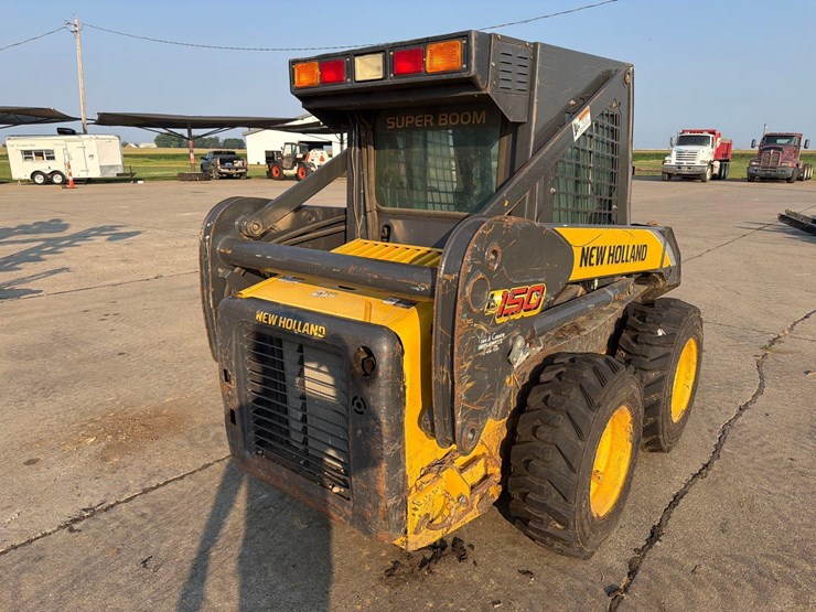 new-holland-l150-image-3