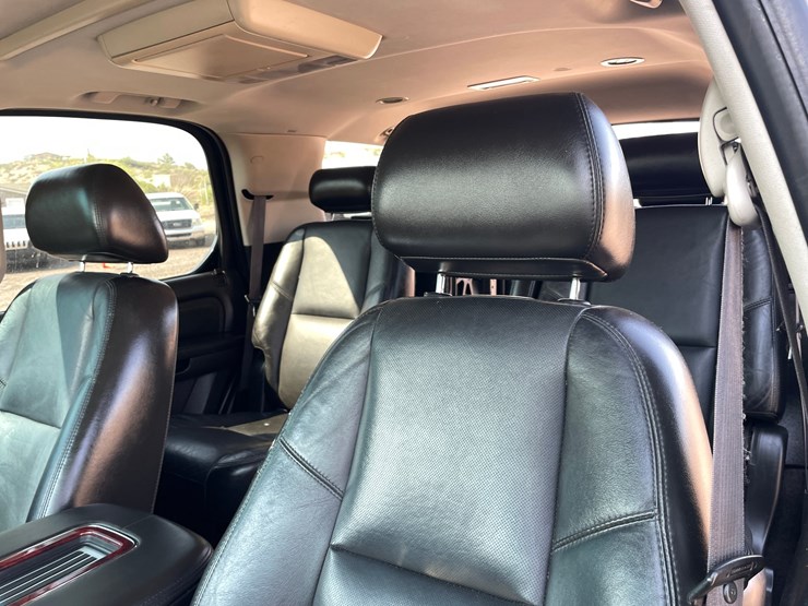 2009-cadillac-escalade-image-58