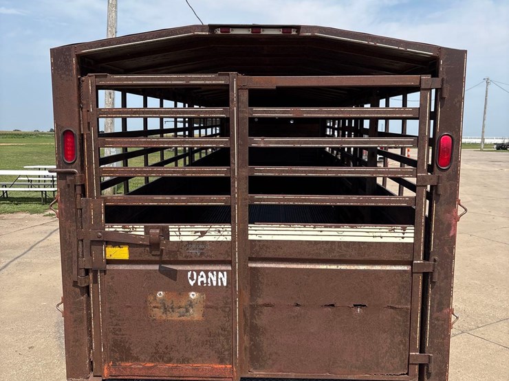 1990-trailmann-7ft-x-24ft-gooseneck-livestock-trailer-image-28