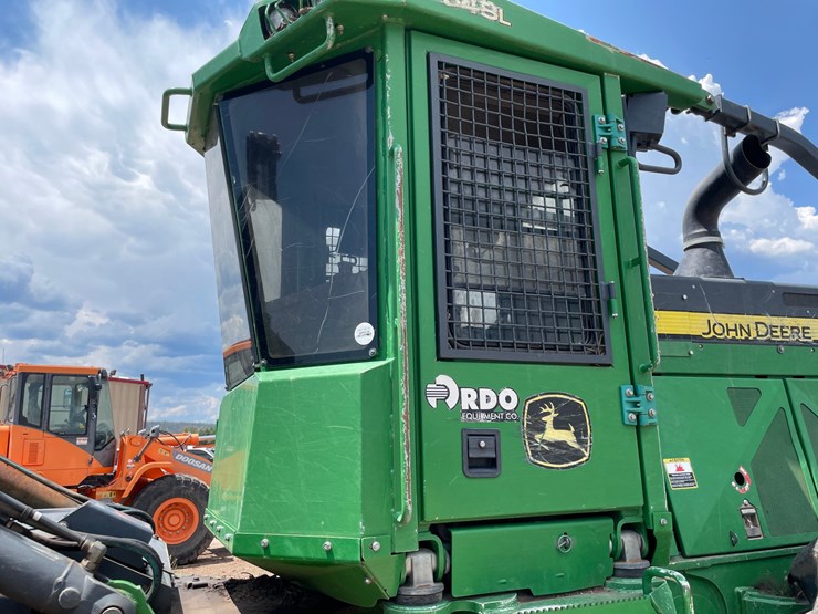 2015-deere-648l-image-30