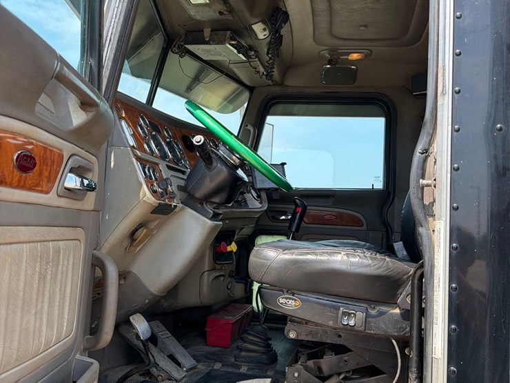2007-peterbilt-379-image-43