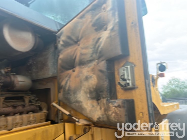 2014-deere-624k-image-62
