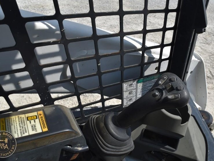 2016-bobcat-t740-image-39