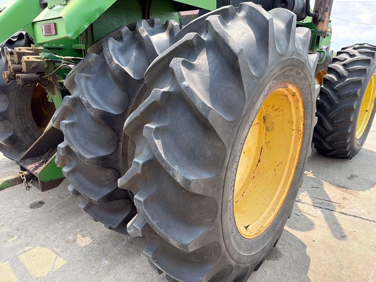 john-deere-8560-image-11