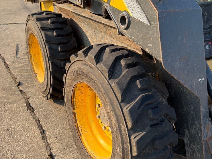 new-holland-l150-image-7
