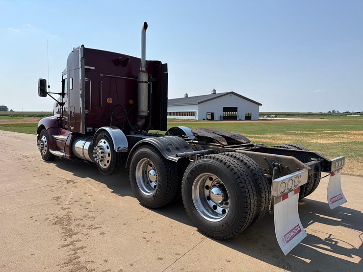 2010-kenworth-t660-image-3