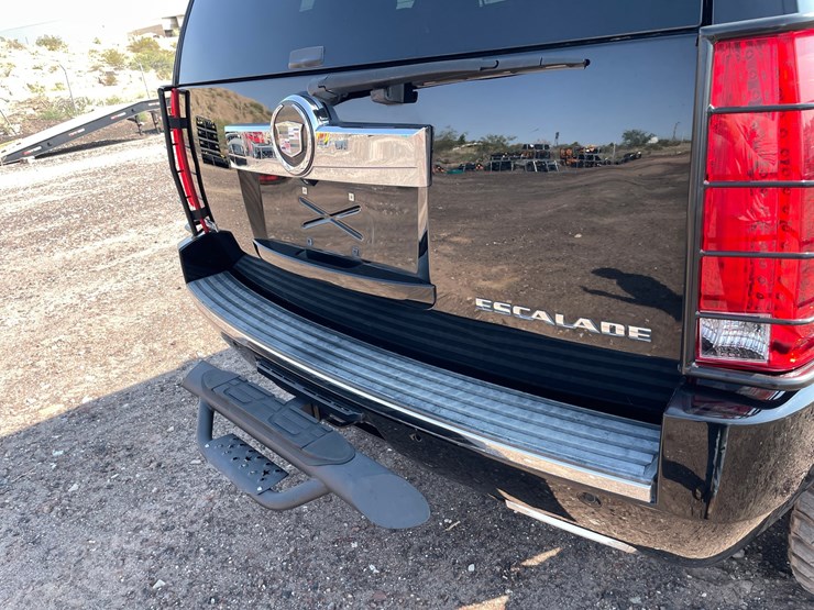 2009-cadillac-escalade-image-23