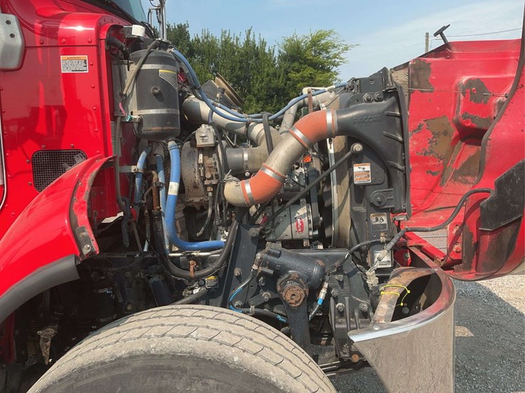2017-peterbilt-348-image-18