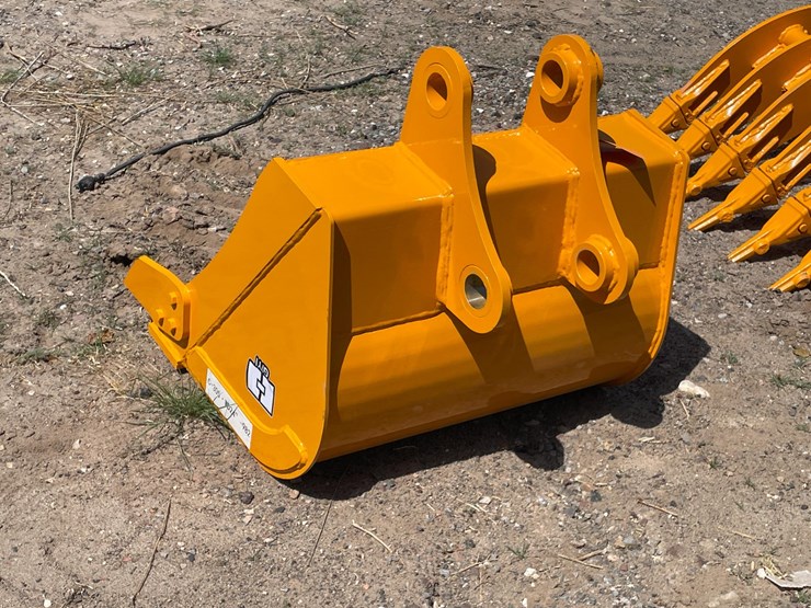 2026-caterpillar-305-image-4