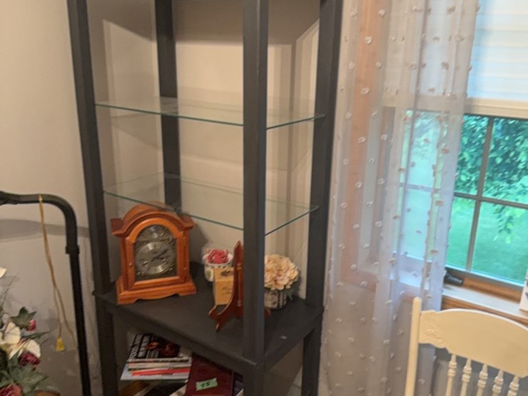 6-foot-shelf,-excellent-quality,-gray,-has-glass-shelves,-and-light-on-top-image-5