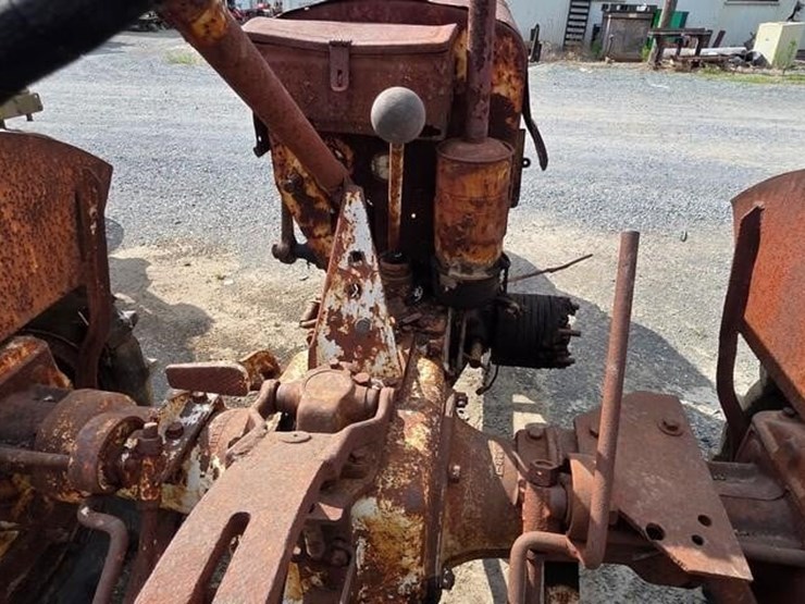 silver-king-tractor-(not-running)-106-image-21