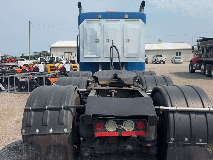 2012-kenworth-t800-image-4