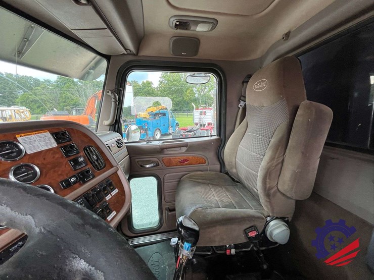 2008-peterbilt-365-image-72