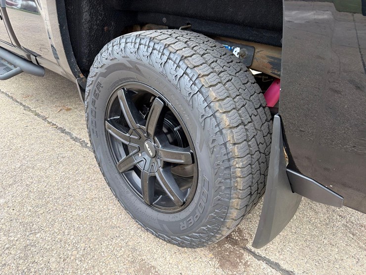 2018-chevrolet-1500-image-8