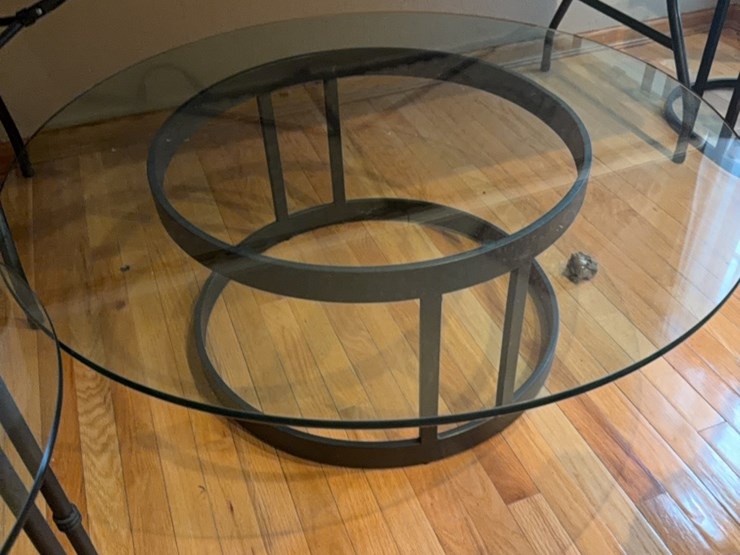 three-piece-matching-end-table-set,-one-is-oval,-one-small-round,-one-large-round.--nice-set.-image-3