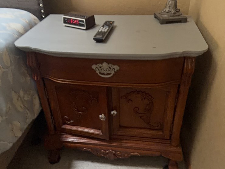 two-matching-oak-night-stands-image-7