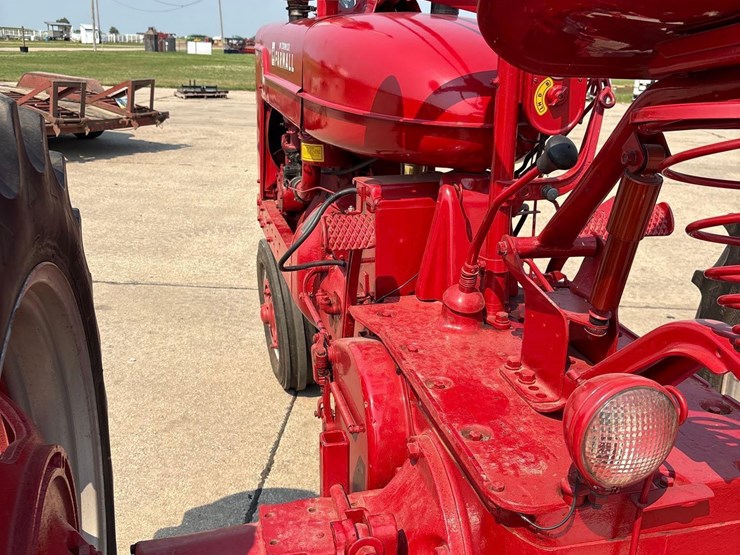 1949-farmall-m-tractor-image-20