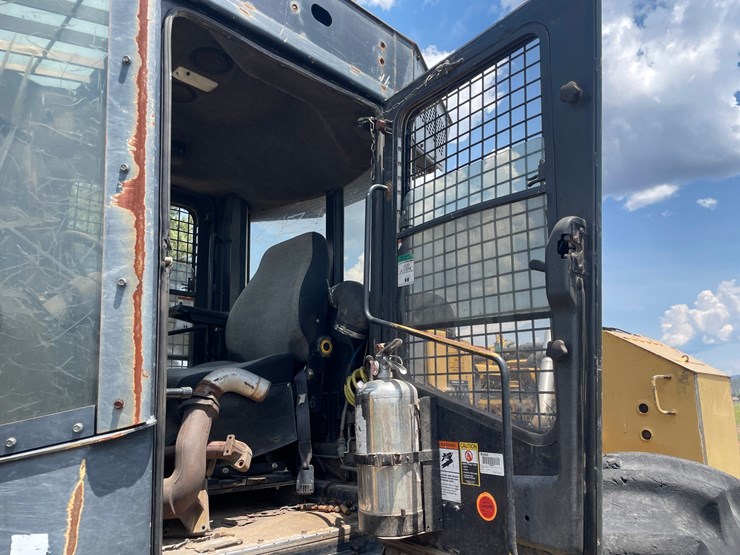 2010-caterpillar-553-image-51